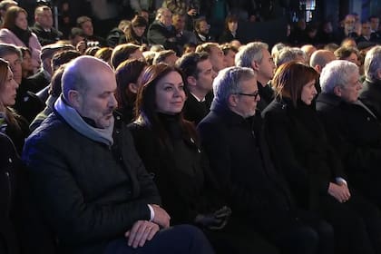Sturzenegger y Pettovelo atentos al discurso del Presidente