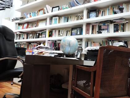 Su biblioteca