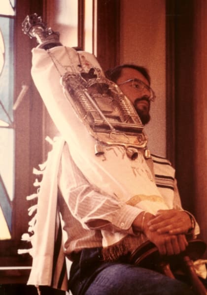 Su acercamiento al judaísmo llevó años de aprendizaje en la comunidad de Bamberg. Según contó, se convirtió en noviembre de 1986