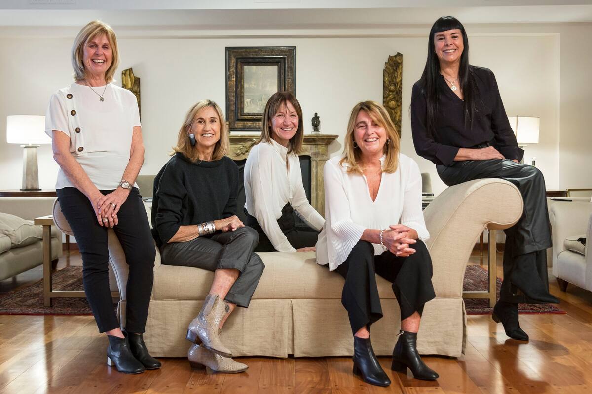 Su amistad surgió hace más de 30 años y, ahora, a través de las redes, armaron una comunidad con mujeres de su generación para compartir consejos de estilo y también una visión de la vida.