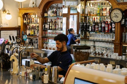 Su barra fue la primera que expendió vermouth de grifo en la Argentina