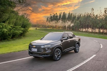 Su caja es la misma del modelo 2025 con un volumen de 874 litros