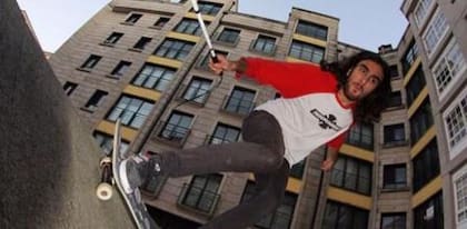 Su camino en el skate inició a la edad de 11 años, siete años antes de que fuese diagnosticado