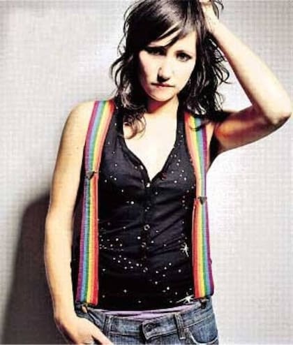 Su canción "Black Horse and the Cherry Tree" fue de las más escuchadas en los 2000