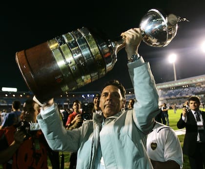 Su cénit en el fútbol, la conquista de la Copa Libertadores en 2007 como director técnico de Boca; a Russo se lo quiso por mucho más que sus logros deportivos.