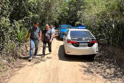 Su cuerpo de la joven de 31 años fue hallado por un residente de la zona junto a un perro que se presume era de la víctima