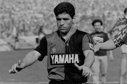 Su debut en Newell´s, en octubre de 1993, tras cumplir la suspensión impuesta por FiFA