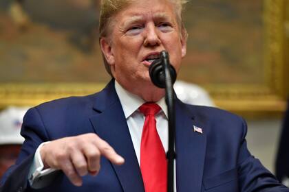 Su equipo legal presentó un escrito de 100 páginas en el que calificó el proceso de una "peligrosa perversión de la Constitución"; es el tercer juicio político de la historia