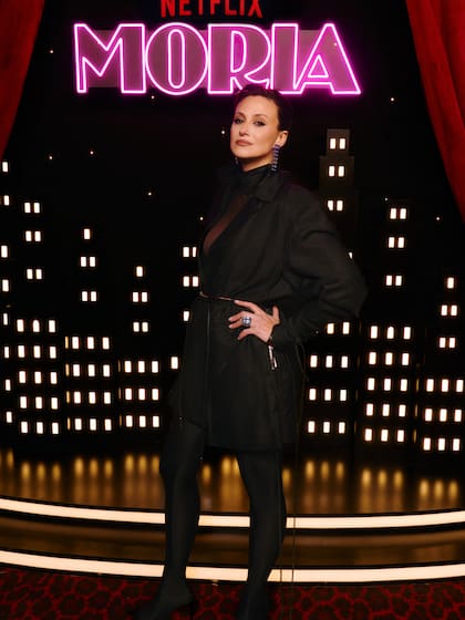 Su esposa, Mónica Antonópulos, también forma parte del elenco