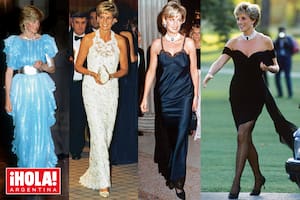 Su estilo fue evolucionando y de a poco surgió una Diana sexy, independiente y segura de sí misma, que dio paso a una sucesión de diseños que abrazaban su figura. Por ejemplo, el día que su marido, el príncipe de Gales, reconoció en televisión una infidelidad, ella impactó en la Serpentine Gallery con el “traje de la venganza”, un strapless mini de Christina Stambolian (1994), que guardaba sin estrenar desde hacía años.