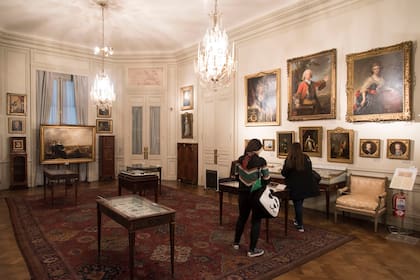 Su estructura remite a la "bella época" de la París más elegante y en su interior se pueden encontrar una amplia variedad de obras de arte