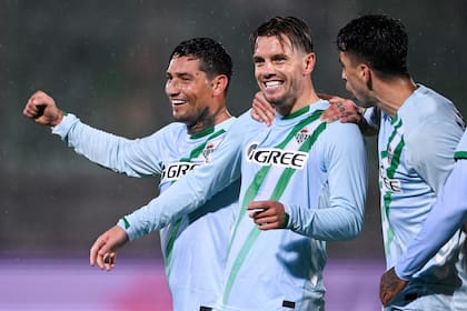 Su etapa en Betis fue de mayor a menor: en la temporada pasada le costó encontrar continuidad y ahora volvió a comenzar con problemas físicos