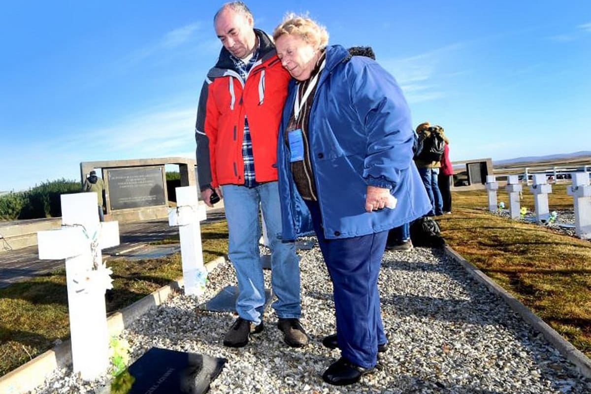 Su familia pensó que el cuerpo de Miguel Aguirre estaba en el mar, pero fue identificado en el cementerio de Darwin