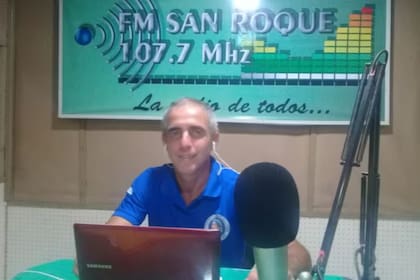 Su familia tiene una radio local con la que pudo transmitir sus clases
