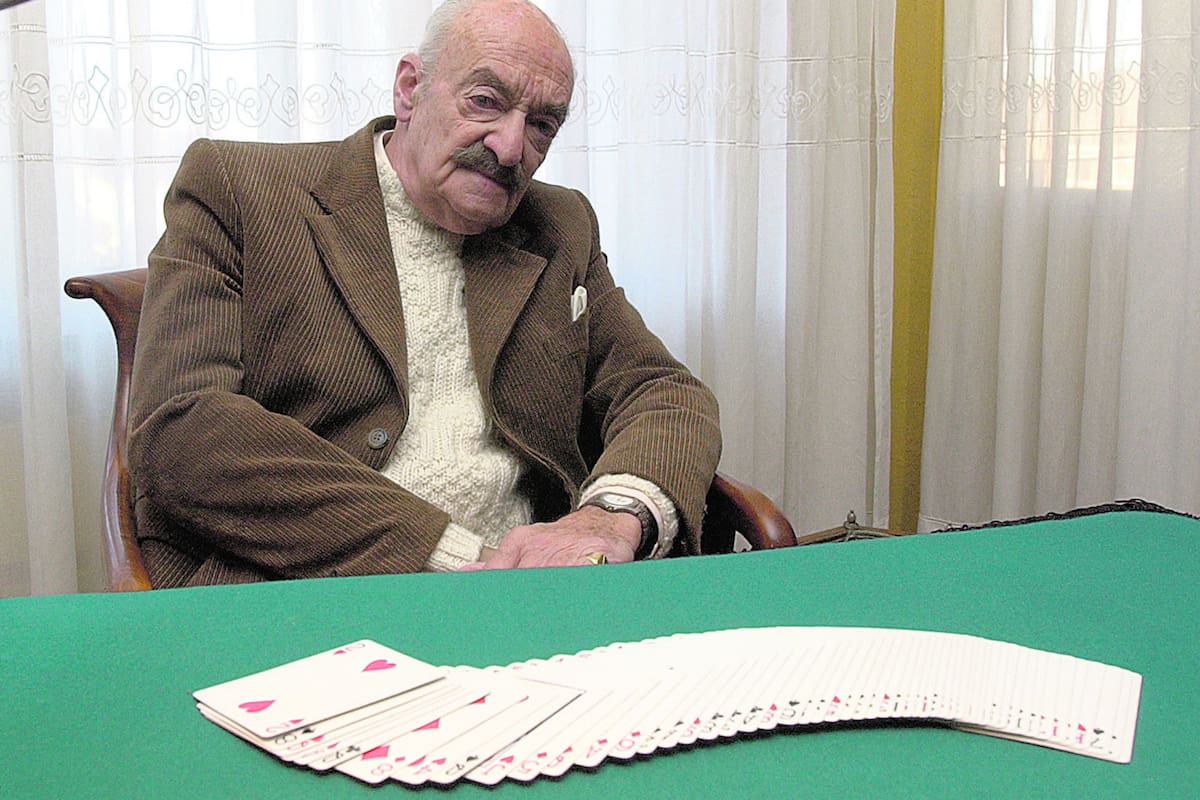 Su habilidad con la mano izquierda lo convirtió en un referente de la cartomagia.