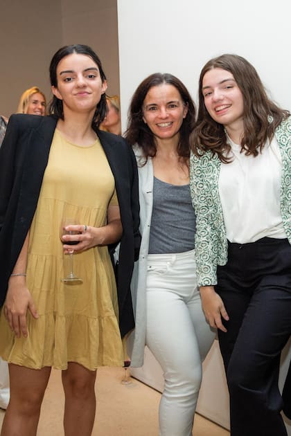 Su hermana Dolores fue una de las primeras en llegar, junto a sus hijas, Inés y Clara Cullen.