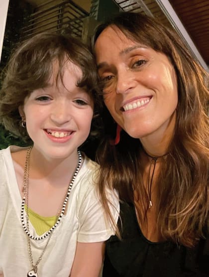 Su hija Agostina, fruto de su matrimonio con Pata Villanueva, y su nieta Joaquina.