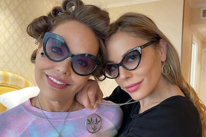 Su hija mayor Naike Rivelli de 39 años, no sólo heredó su belleza; también se luce como actriz y cantante.