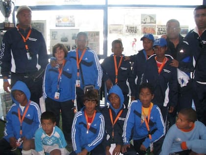 Su hijo Caetano en el equipo de Sao Vicente. Primera vez que Cabo Verde participó en las Olimpíadas de 2014