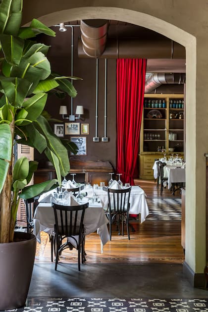Su idea era atraer a la gente que salía del teatro, de un partido de fútbol para que fuera a comer rico en un ambiente argentino sofisticado.