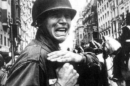 Su imagen visiblemente acongojada fue inmortalizada como símbolo del funeral de Juan Domingo Perón, el 1° de julio de 1974