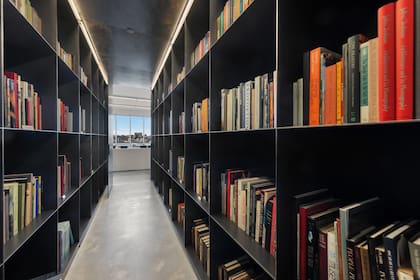 Su invaluable biblioteca personal