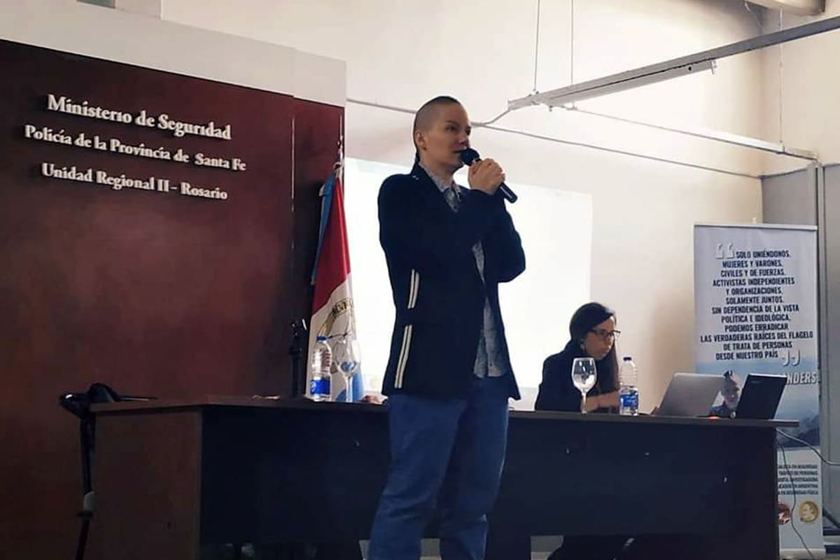 Su investigación empezó en Rusia como un trabajo periodístico y logró conocer el interior de ese negocio criminal; alertó sobre la situación local