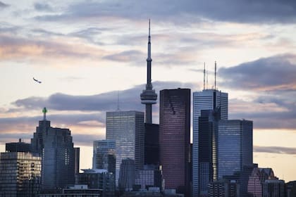 Su lago, sus parques y sus construcciones hacen de la ciudad de Toronto un imán para nuevos habitantes