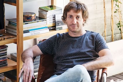Tomás, viajero incansable con más de 100 países recorridos, alquiló su departamento para mudarse aquí. Fue uno de los primeros vecinos del edificio.