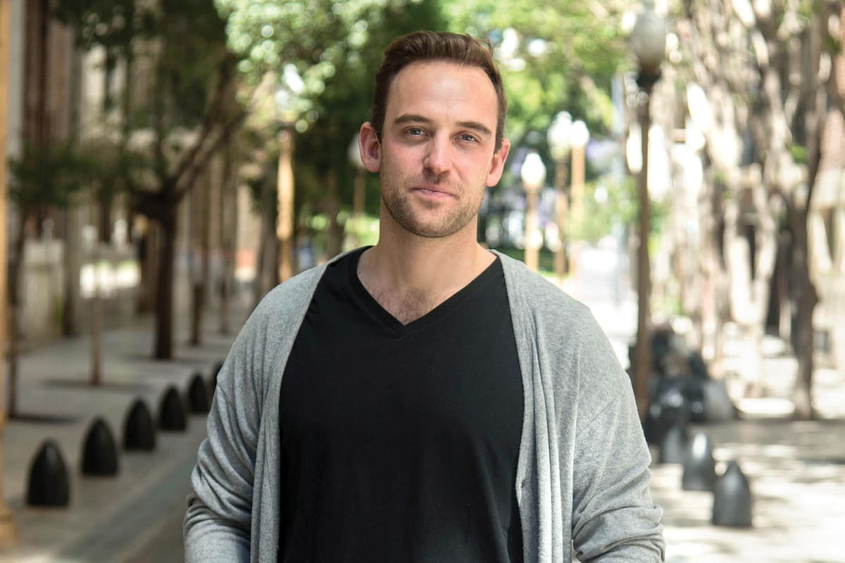 Su libro La verdad sobre el caso Harry Quebert vendió más de seis millones de copias. No hay otro autor tan joven con ese logro en su haber