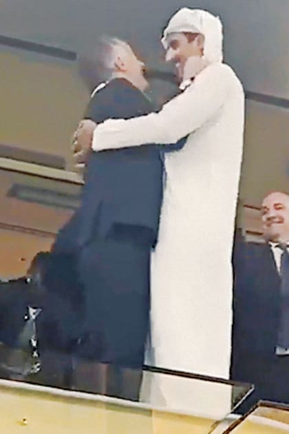 Su marido, Mauricio Macri, en Qatar, durante las instancias finales del Mundial.