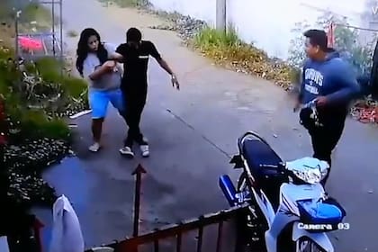 Su novia vio cómo se tambaleaba y salió al rescate. "Tengo la mujer mujer del mundo", dijo él al día siguiente.