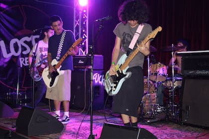Su padre respaldaba su carrera musical y acompañaba los planes del grupo