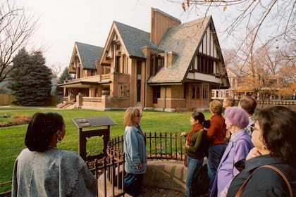 Su patrimonio arquitectónico refleja el legado de Frank Lloyd Wright, con más de 20 obras que destacan su visión innovadora y atemporal