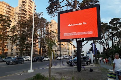 Su primer local fue en el garaje de su casa en Ciudad Jardín. Compraba pantallas por Alibaba Group, al Amazon chino.