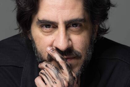 Su primer trabajo como humorista gráfico lo consiguió a los 17 años.