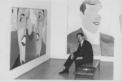 Su primera muestra en la galería Lirolay, a los 17 años, con pinturas pop de Carlos Gardel