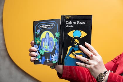 Su primera novela fue editada por Sigilo; "Miseria" por el grupo editorial Penguin Random House.