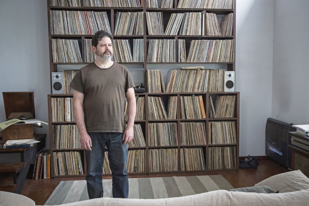 Su programa Filmoteca, en la TV Pública, se ha convertido en la trinchera donde las películas de antaño siguen vivas y donde lo “elevado” y consagrado suele combinarse con lo pequeño y, a menudo, injustamente despreciado por la historia y la crítica. Secretos de un coleccionista que disfruta de exhi