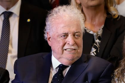 Su referente político dentro del peronismo es el expresidente Eduardo Duhalde