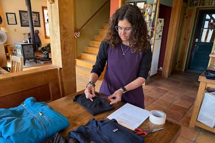 Su ropa desprende microplásticos: esto es lo que se está haciendo al respecto este Día de la Tierra