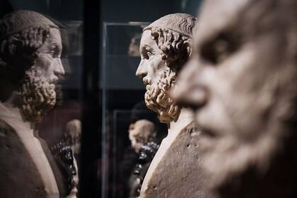Su rostro, imaginado en mármol