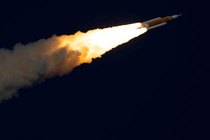 Su sobrevuelo lunar, de unas seis horas de duración, promete vistas de la cara oculta de la Luna que eran demasiado oscuras o demasiado difíciles de observar para los 24 astronautas del programa Apollo que los precedieron