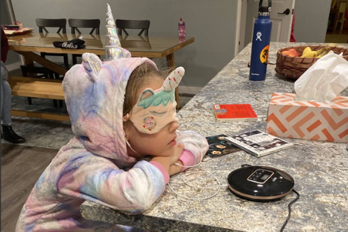 Su tía retrató el momento en que la niña escuchó por primera vez a The Beatles y la postal se hizo viral.