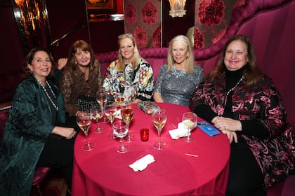 Su última foto conocida fue tomada el 8 de diciembre de 2023 en The Doubles Club, de Nueva York. Patty aparece en el centro, junto a un grupo de amigas (Photo by Jared Siskin/Patrick McMullan via Getty Images)