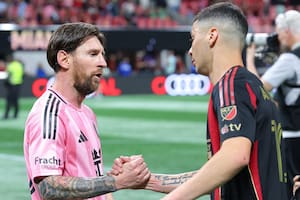Miguel Almirón: con River en la piel, Martino en el corazón y Messi en un triple cuadro de honor