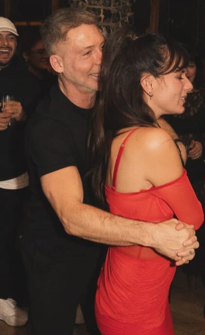 Suar y la cumpleañera se animaron al baile.