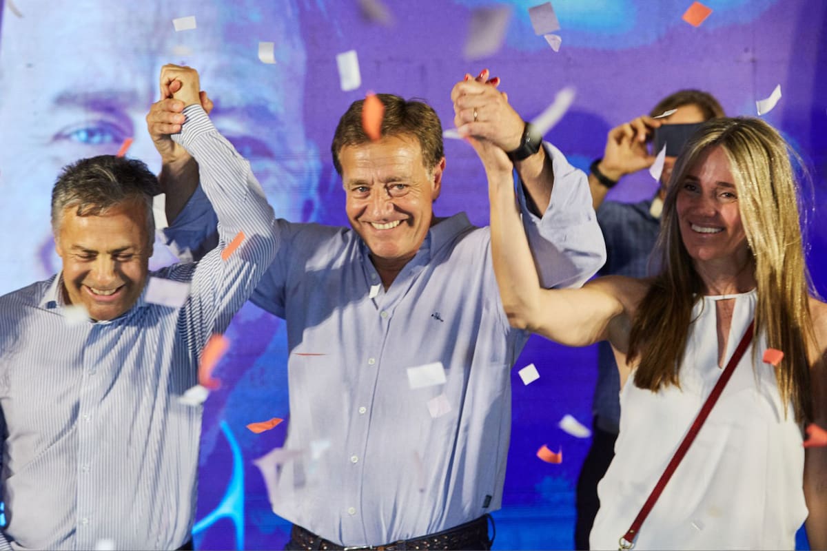 Suárez celebró su triunfo junto a Cornejo, el actual gobernador