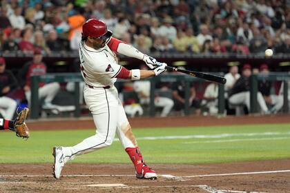 Suárez conecta dos jonrones por segundo juego al hilo y Diamondbacks vencen 5-3 a Cardenales