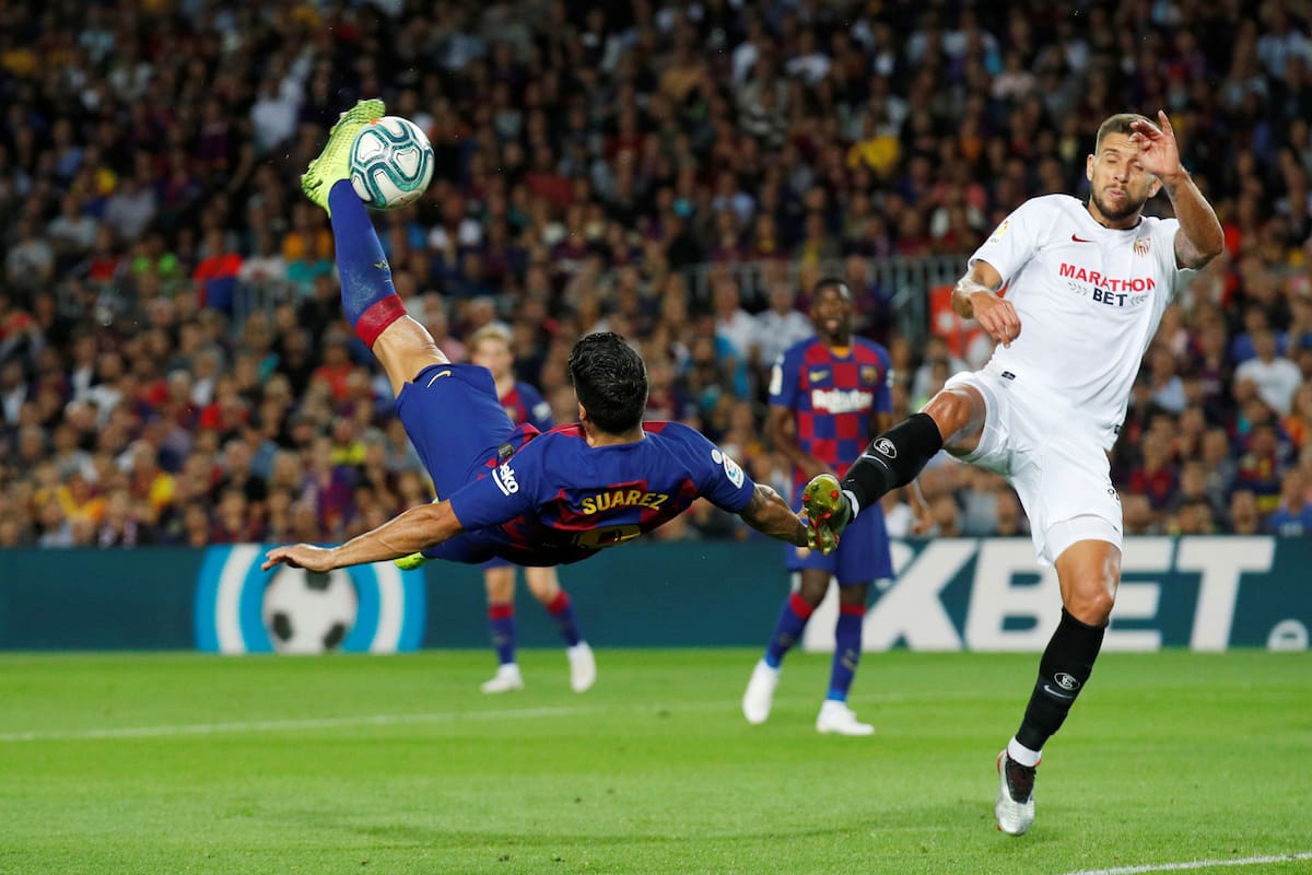 Suárez, de chilena, abrió la cuenta ante Sevilla